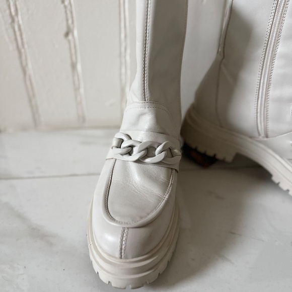 NAPOLEONI Beige Milk Leather Lug Sole Boot Chain Detail US 8/EU 39 - Picture 2 of 6